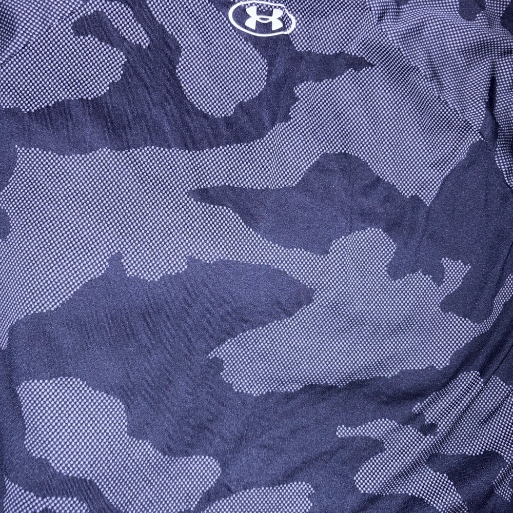Under Armour Men's Blue, Black, and Gray shirt bundle of 4 sz xxl - Picture 4 of 5
